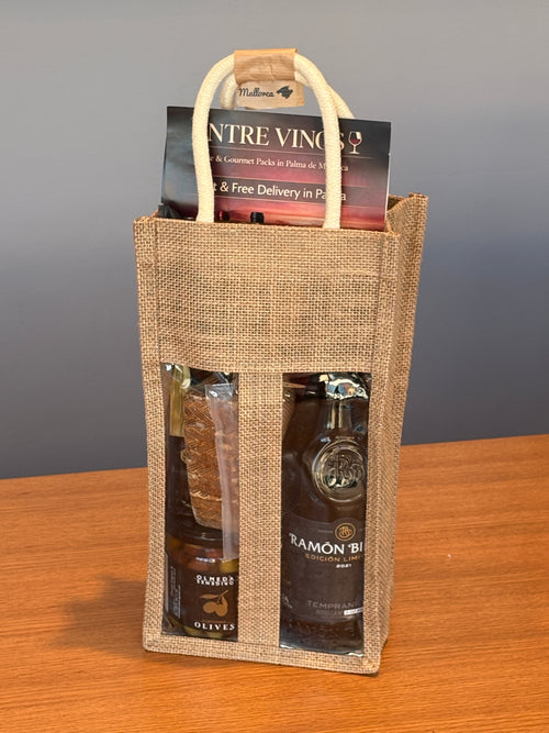 Pack de vino y tapas gourmet de Entre Vinos para un atardecer en Mallorca
